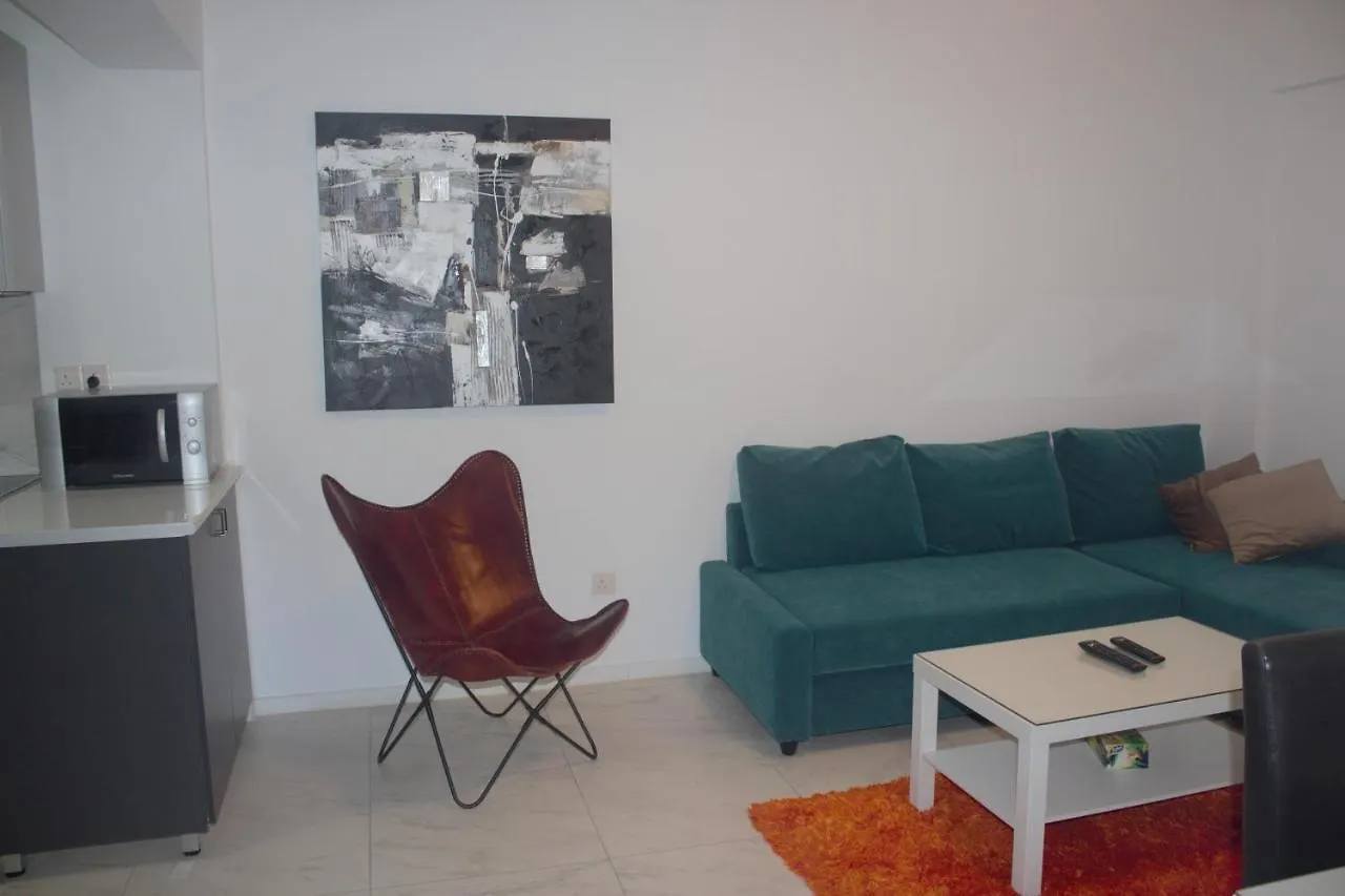 Helen Milos Court No.5 Larnaca Chipre
